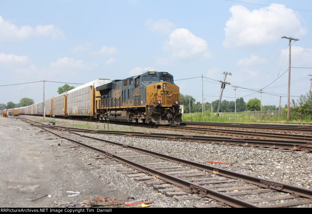 CSX 3291 leads M218